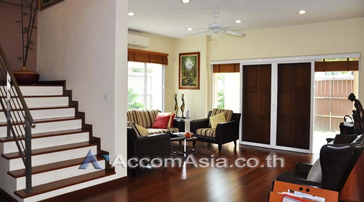 Home Office, Pet friendly |  3 Bedrooms  House For Rent in Ratchadapisek, Bangkok  (13002205)