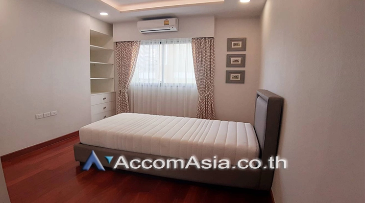 Pet friendly |  3 Bedrooms  House For Rent in Sukhumvit, Bangkok  near BTS Phrom Phong (13002207)
