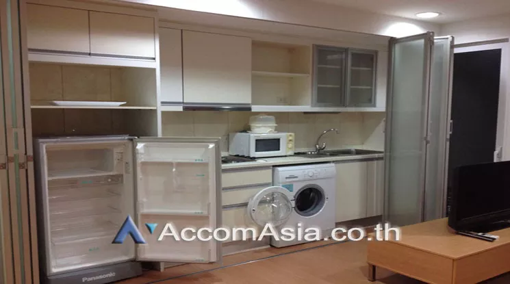  2 Bedrooms  Condominium For Rent in Silom, Bangkok  near MRT Sam Yan (13002210)