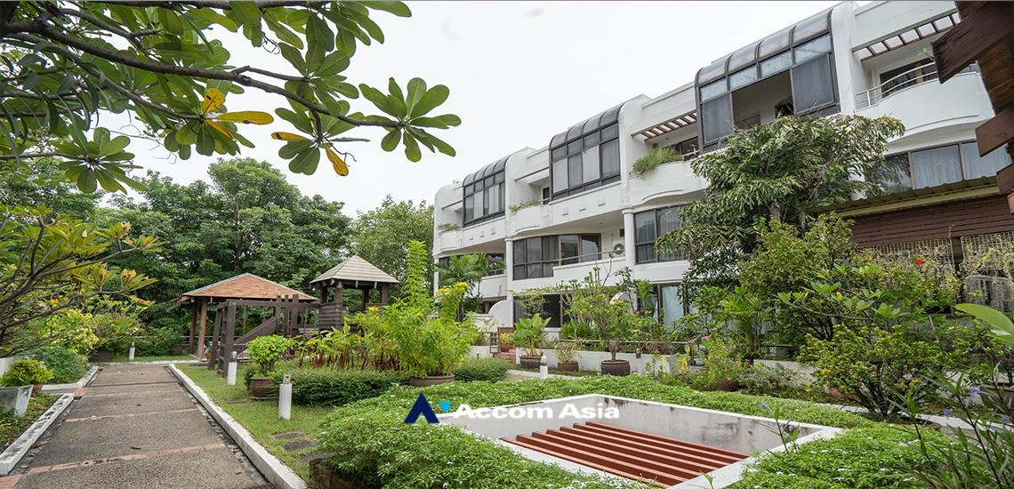 unit 3 Bedrooms  Townhouse For Rent in Sathorn, Bangkok  near BRT Nararam 3 (12000103)