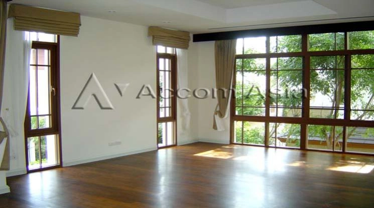 unit 4 Bedrooms  House For Rent in Sukhumvit, Bangkok  near BTS Phra khanong (50146)