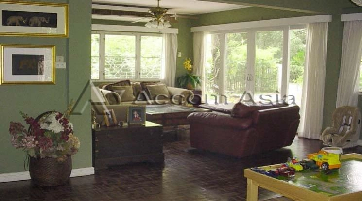 unit 4 Bedrooms  House For Rent in New Phetchaburi, Bangkok  (50147)