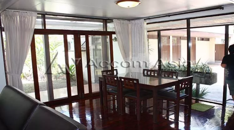8  3 br House For Rent in Ploenchit ,Bangkok BTS Ploenchit 40117