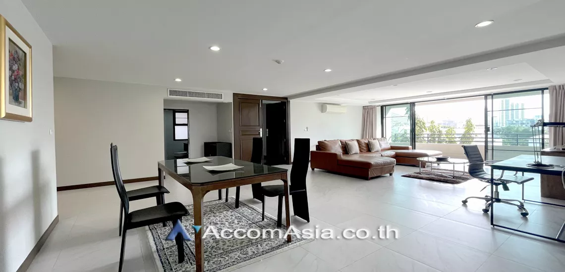 Pet friendly |  3 Bedrooms  Apartment For Rent in Sukhumvit, Bangkok  near BTS Ekkamai (13002303)