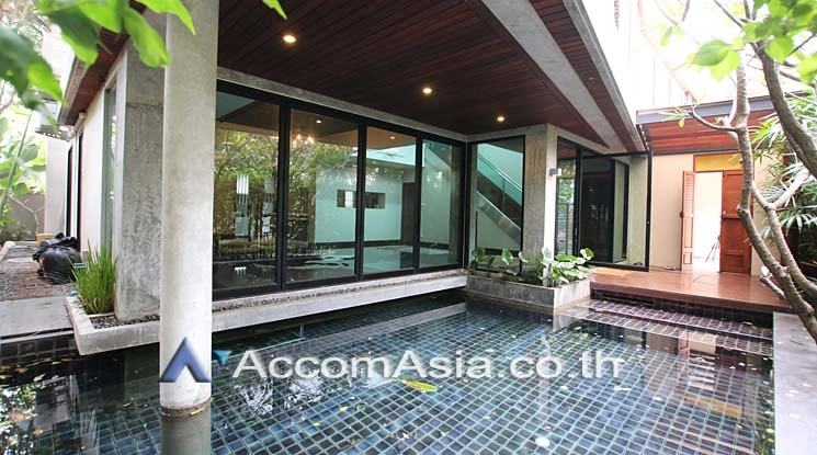 unitHome Office |  Modern Glass-Fronted Home Surrounded by Greenery (13002308)