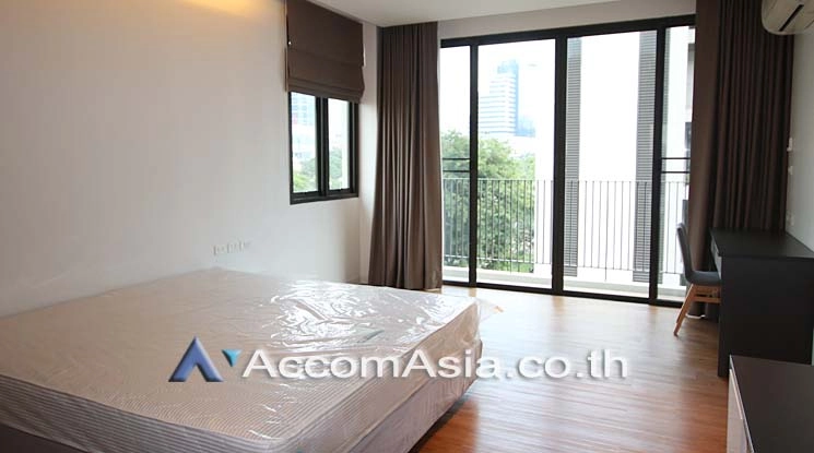 unit 3 Bedrooms  Apartment For Rent in Sukhumvit, Bangkok  near BTS Phrom Phong (13002316)