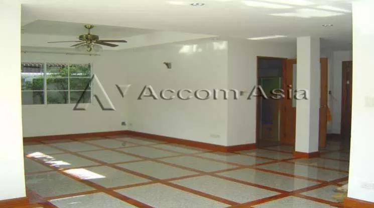 unitPet friendly |  3 Bedrooms  House For Rent in Sukhumvit, Bangkok  near BTS Ekkamai (20931)