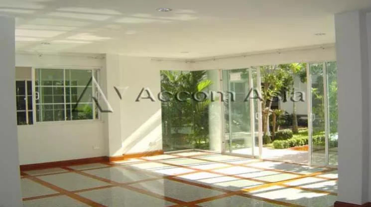 unitPet friendly |  3 Bedrooms  House For Rent in Sukhumvit, Bangkok  near BTS Ekkamai (20931)