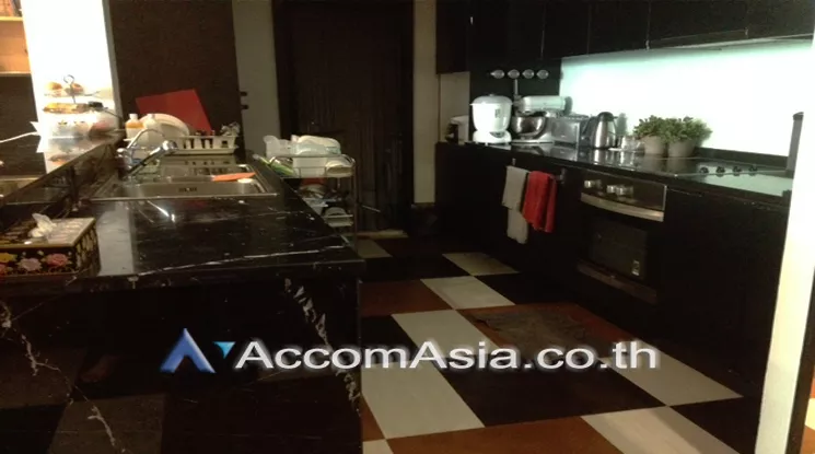  2 Bedrooms  Condominium For Sale in Sathorn, Bangkok  near BTS Chong Nonsi (13002338)