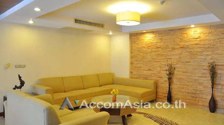 Pet friendly |  Quiet and Peaceful  Apartment  3 Bedroom for Rent BTS  in Sukhumvit Bangkok