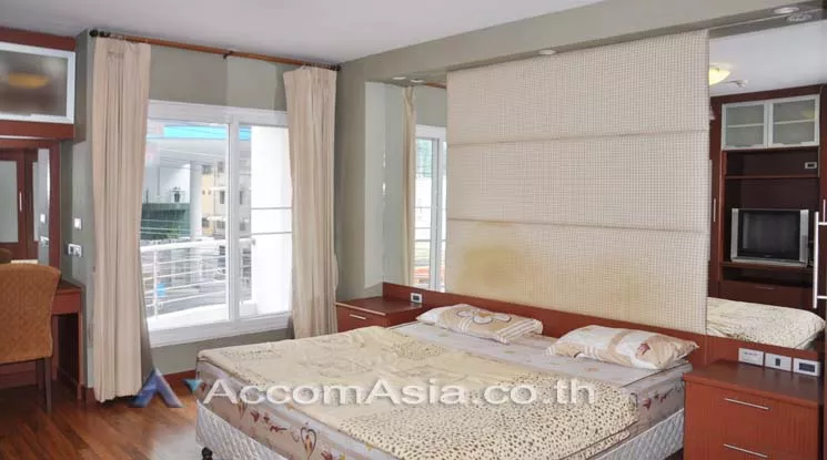 5  3 br Apartment For Rent in Sukhumvit ,Bangkok BTS Nana at Quiet and Peaceful  13002351