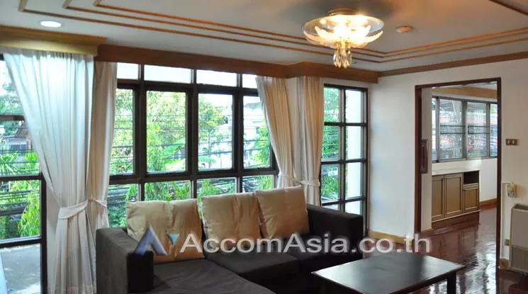 Pet friendly |  Easy to access BTS Skytrain Apartment  3 Bedroom for Rent BTS Phrom Phong in Sukhumvit Bangkok