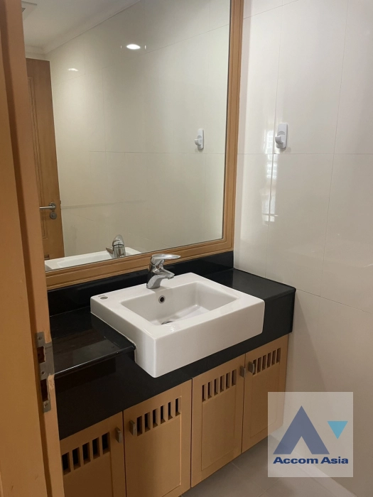 20  4 br Apartment For Rent in Sukhumvit ,Bangkok BTS Phrom Phong at Apartment with Top Facilities, Close to Emshere 13002354