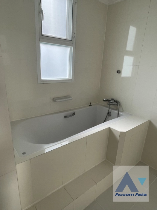 22  4 br Apartment For Rent in Sukhumvit ,Bangkok BTS Phrom Phong at Apartment with Top Facilities, Close to Emshere 13002354