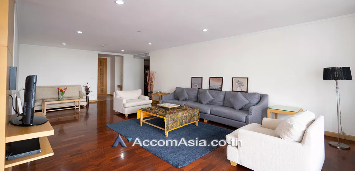 Pet friendly |  Apartment with Top Facilities, Close to Emshere Apartment  3 Bedroom for Rent BTS Phrom Phong in Sukhumvit Bangkok