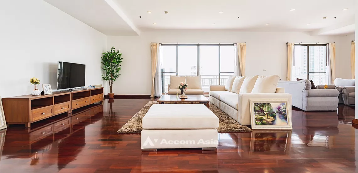  The Spacious And Bright Dwelling Apartment  4 Bedroom for Rent BRT Thanon Chan in Sathorn Bangkok