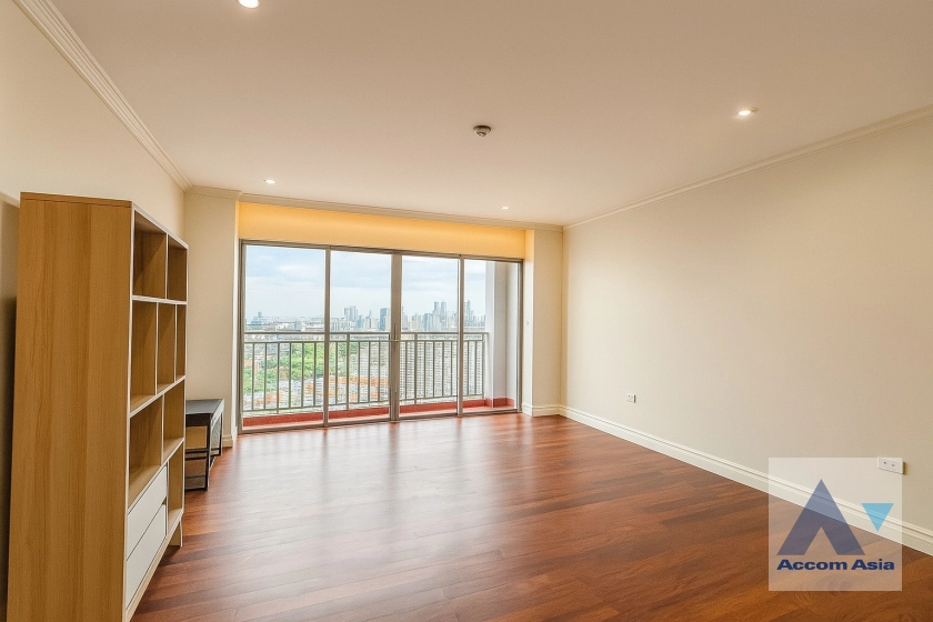 unitSimple and airy condo with full-length windows in Sathorn (13002421)