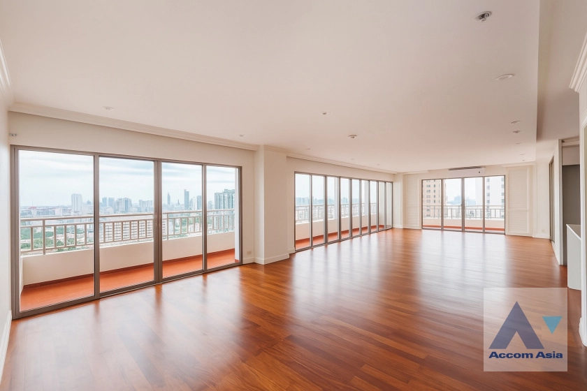 unitSimple and airy condo with full-length windows in Sathorn (13002421)