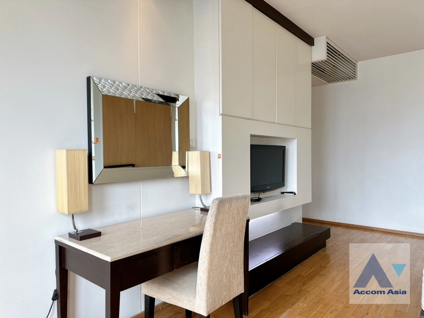 unit 3 Bedrooms  Condominium For Rent in Sathorn, Bangkok  near BTS Chong Nonsi - BRT Sathorn (13002442)