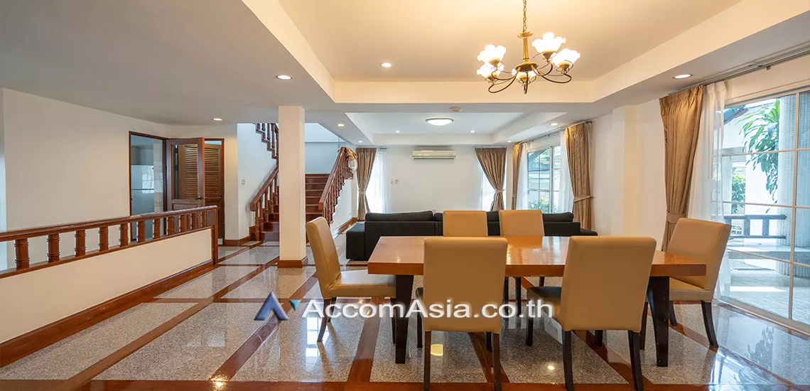 unit 4 Bedrooms  House For Rent in Sukhumvit, Bangkok  near BTS Ekkamai (40119)