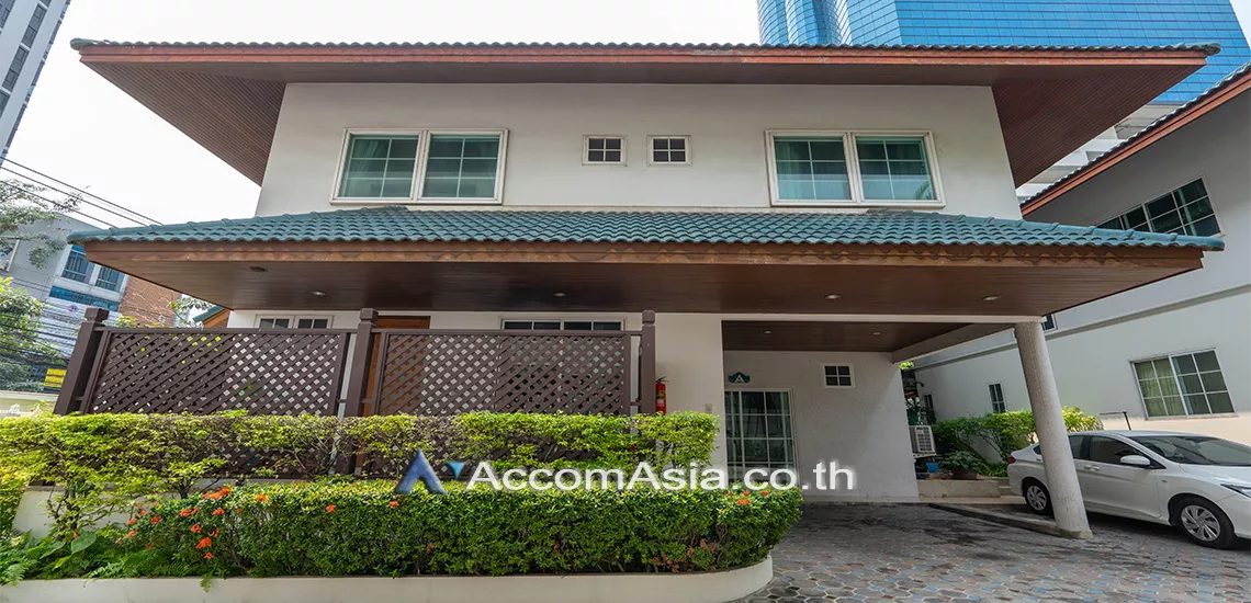  1  4 br House For Rent in Sukhumvit ,Bangkok BTS Ekkamai at House in Compound 40119