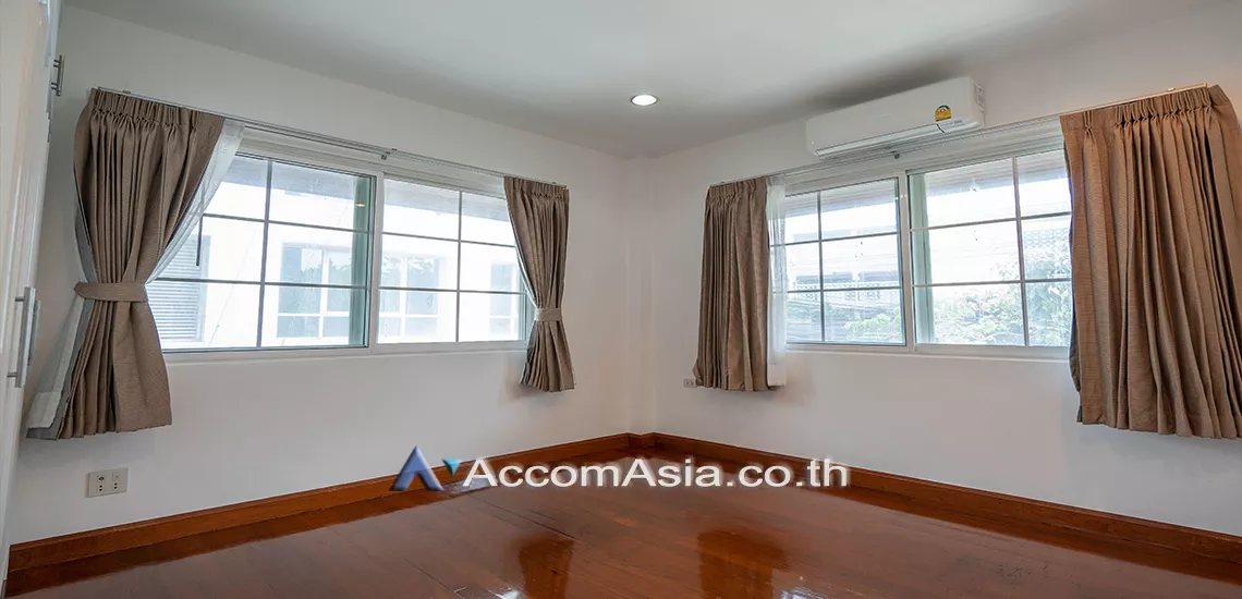 10  4 br House For Rent in Sukhumvit ,Bangkok BTS Ekkamai at House in Compound 40119