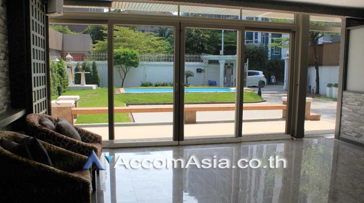 unitHome Office, Private Swimming Pool, Pet friendly |  4 Bedrooms  House For Rent & Sale in Sukhumvit, Bangkok  near BTS Thong Lo (13002457)