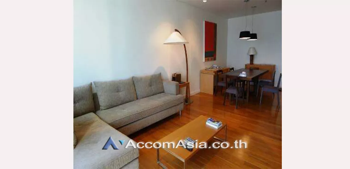  3 Bedrooms  Condominium For Rent in Silom, Bangkok  near BTS Sala Daeng - MRT Silom (13002471)