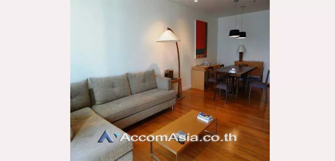 unit 3 Bedrooms  Condominium For Rent in Silom, Bangkok  near BTS Sala Daeng - MRT Silom (13002471)