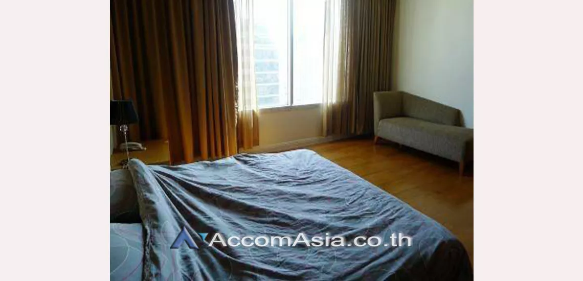 unit 3 Bedrooms  Condominium For Rent in Silom, Bangkok  near BTS Sala Daeng - MRT Silom (13002471)