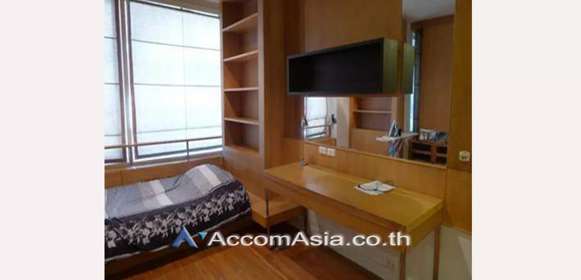 unit 3 Bedrooms  Condominium For Rent in Silom, Bangkok  near BTS Sala Daeng - MRT Silom (13002471)