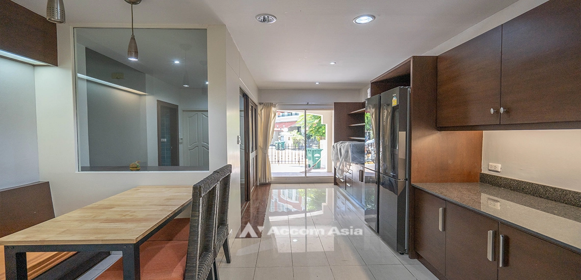 unitPet friendly |  4 Bedrooms  House For Rent & Sale in Sukhumvit, Bangkok  near BTS Thong Lo (13002555)