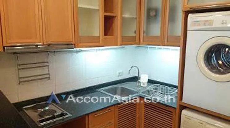  1 Bedroom  Condominium For Rent & Sale in Ploenchit, Bangkok  near BTS Chitlom (13002556)