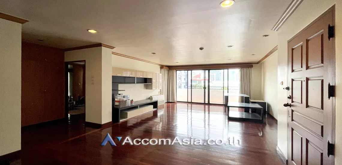  1  3 br Apartment For Rent in Ploenchit ,Bangkok BTS Ploenchit - MRT Lumphini at Low rised Apartment in Ruamrudee AA10002