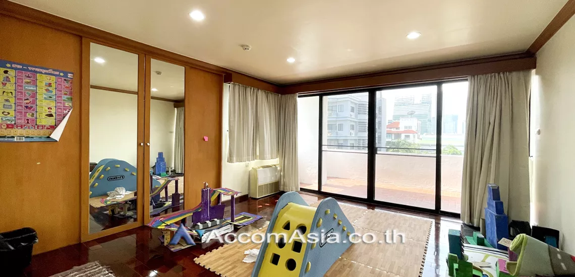 11  3 br Apartment For Rent in Ploenchit ,Bangkok BTS Ploenchit - MRT Lumphini at Low rised Apartment in Ruamrudee AA10002