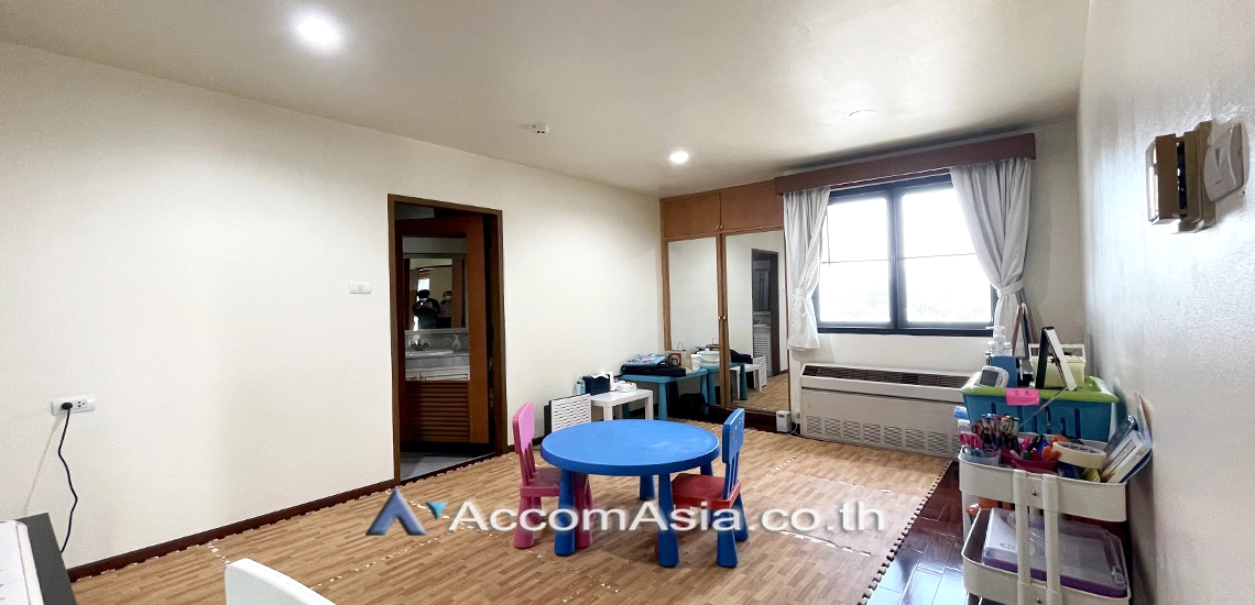 13  3 br Apartment for rent and sale in Ploenchit ,Bangkok BTS Ploenchit - MRT Lumphini at Low rised Apartment in Ruamrudee AA10002