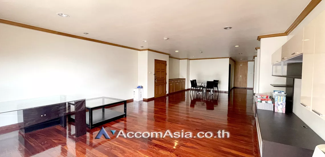  1  3 br Apartment For Rent in Ploenchit ,Bangkok BTS Ploenchit - MRT Lumphini at Low rised Apartment in Ruamrudee AA10002