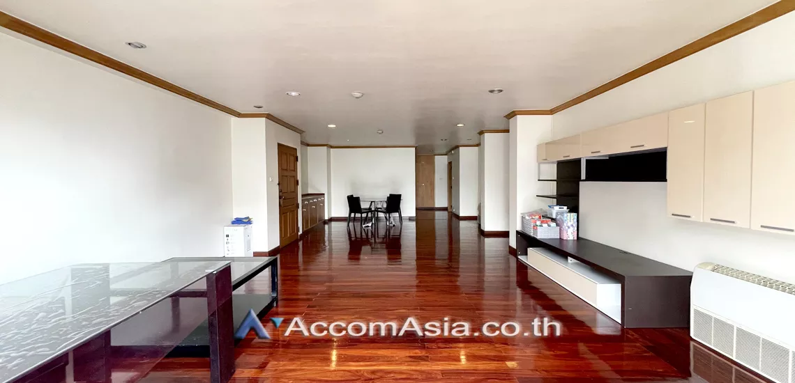 4  3 br Apartment For Rent in Ploenchit ,Bangkok BTS Ploenchit - MRT Lumphini at Low rised Apartment in Ruamrudee AA10002