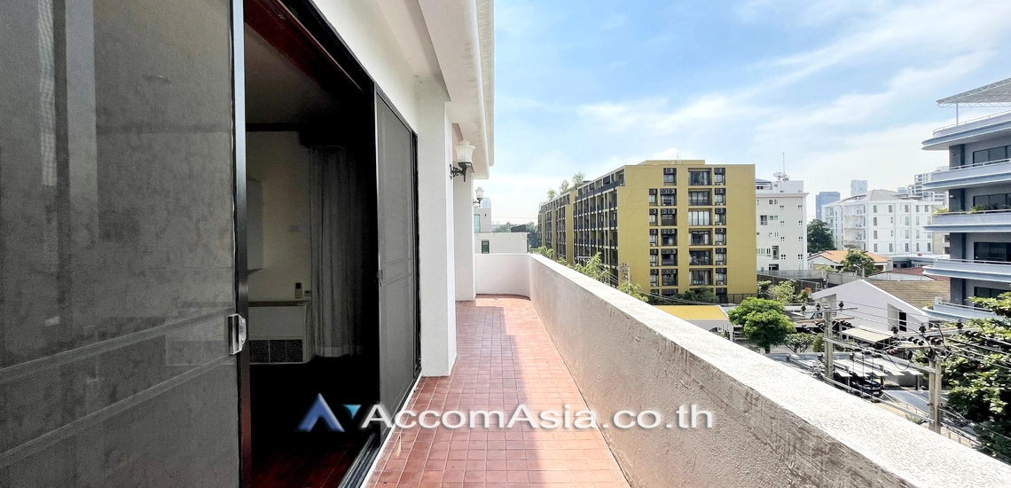 5  3 br Apartment for rent and sale in Ploenchit ,Bangkok BTS Ploenchit - MRT Lumphini at Low rised Apartment in Ruamrudee AA10002