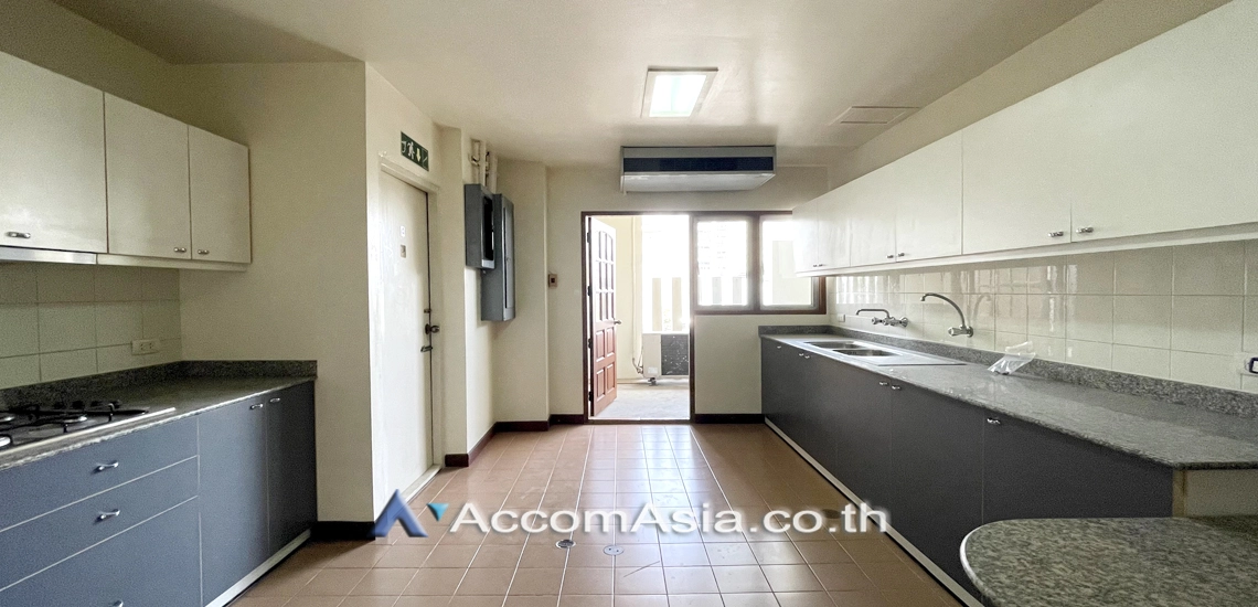 7  3 br Apartment for rent and sale in Ploenchit ,Bangkok BTS Ploenchit - MRT Lumphini at Low rised Apartment in Ruamrudee AA10002