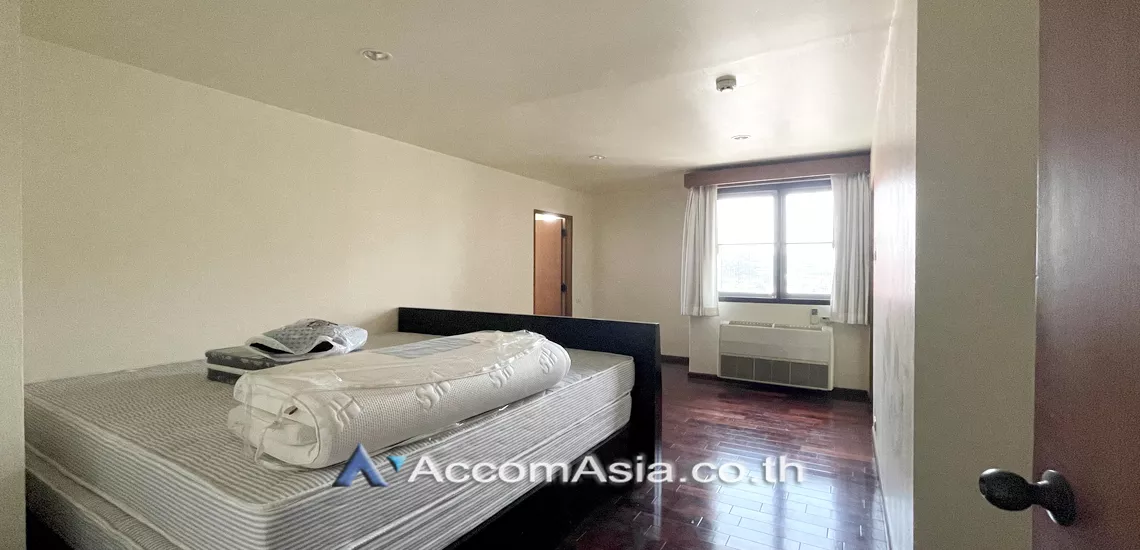 8  3 br Apartment For Rent in Ploenchit ,Bangkok BTS Ploenchit - MRT Lumphini at Low rised Apartment in Ruamrudee AA10002