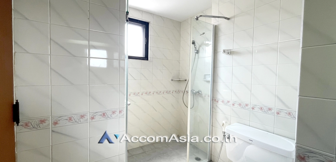 10  3 br Apartment for rent and sale in Ploenchit ,Bangkok BTS Ploenchit - MRT Lumphini at Low rised Apartment in Ruamrudee AA10002