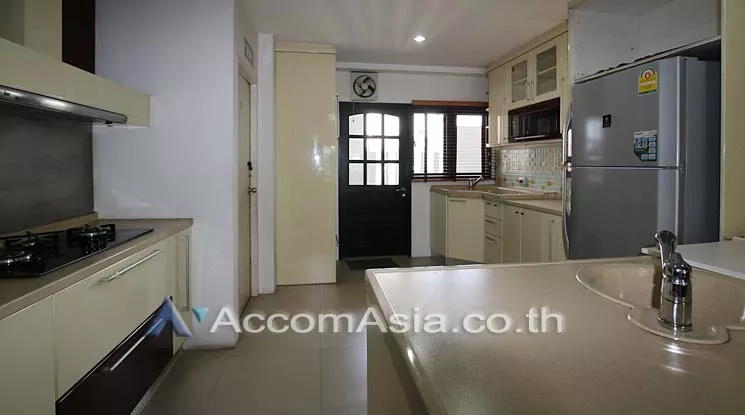 Pet friendly |  3 Bedrooms  Apartment For Rent in Ploenchit, Bangkok  near BTS Ploenchit - MRT Lumphini (AA10004)