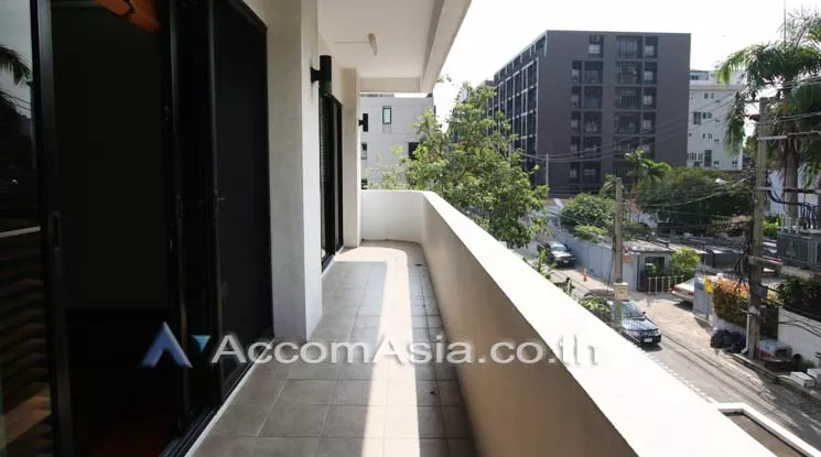 9  3 br Apartment For Rent in Ploenchit ,Bangkok BTS Ploenchit - MRT Lumphini at Low rised Apartment in Ruamrudee AA10004