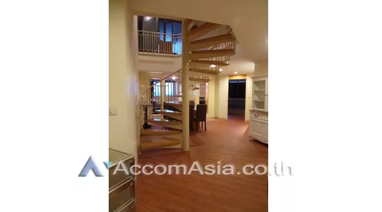 Duplex Condo |  4 Bedrooms  Condominium For Rent in Sukhumvit, Bangkok  near BTS Ekkamai (AA10010)