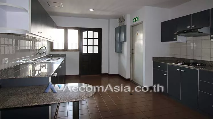 Pet friendly |  3 Bedrooms  Apartment For Rent in Ploenchit, Bangkok  near BTS Ploenchit - MRT Lumphini (AA10036)