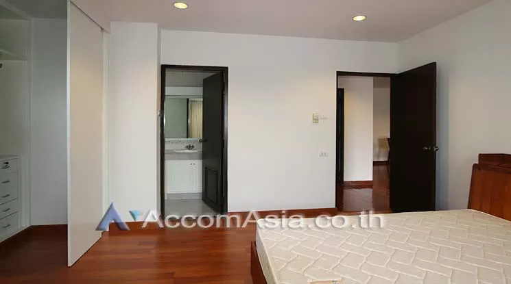8  3 br Apartment For Rent in Ploenchit ,Bangkok BTS Ploenchit - MRT Lumphini at Low rised Apartment in Ruamrudee AA10036