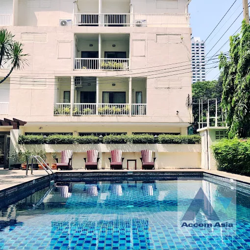  2 Bedrooms  Apartment For Rent in Sukhumvit, Bangkok  near BTS Nana (AA10038)