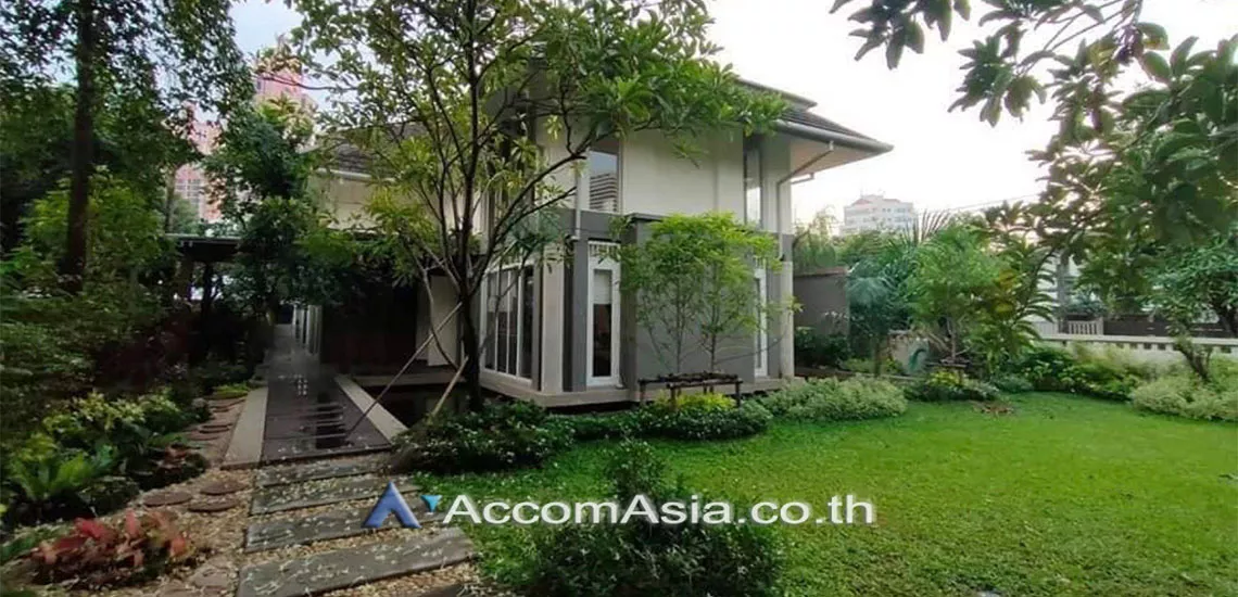  1  3 br House For Rent in Sukhumvit ,Bangkok BTS Asok - MRT Sukhumvit at House in Compound AA10114