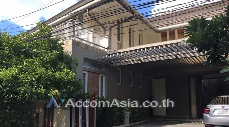Pet friendly |  3 Bedrooms  House For Rent in Sukhumvit, Bangkok  near BTS Asok - MRT Sukhumvit (AA10114)